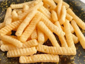 سیب زمینی فرنچ فرایز بافت ترد بیرونی و مغز نرم و لطیف